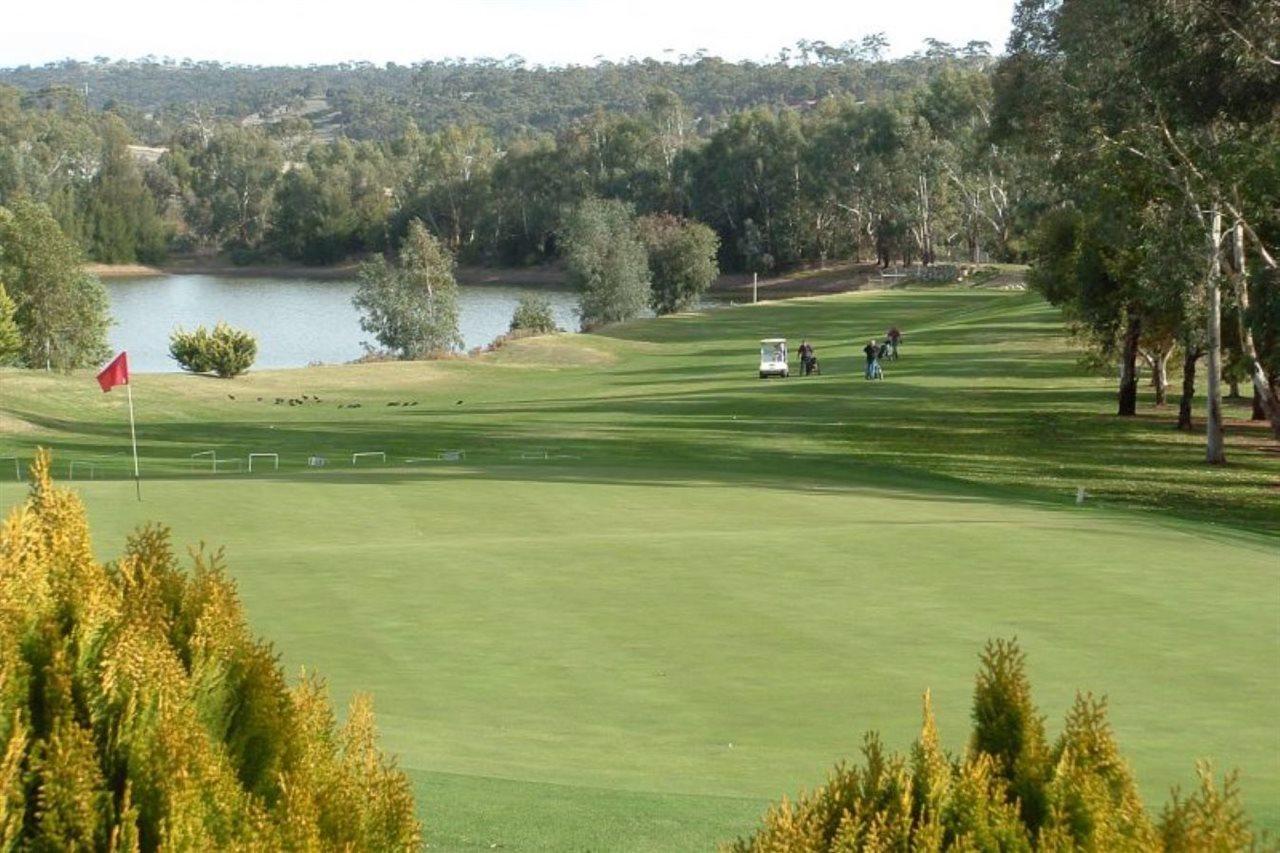 Clare Country Club Hotell Eksteriør bilde