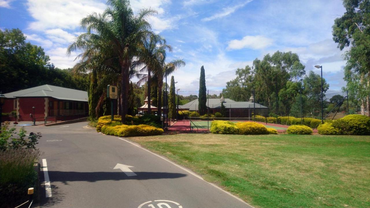 Clare Country Club Hotell Eksteriør bilde