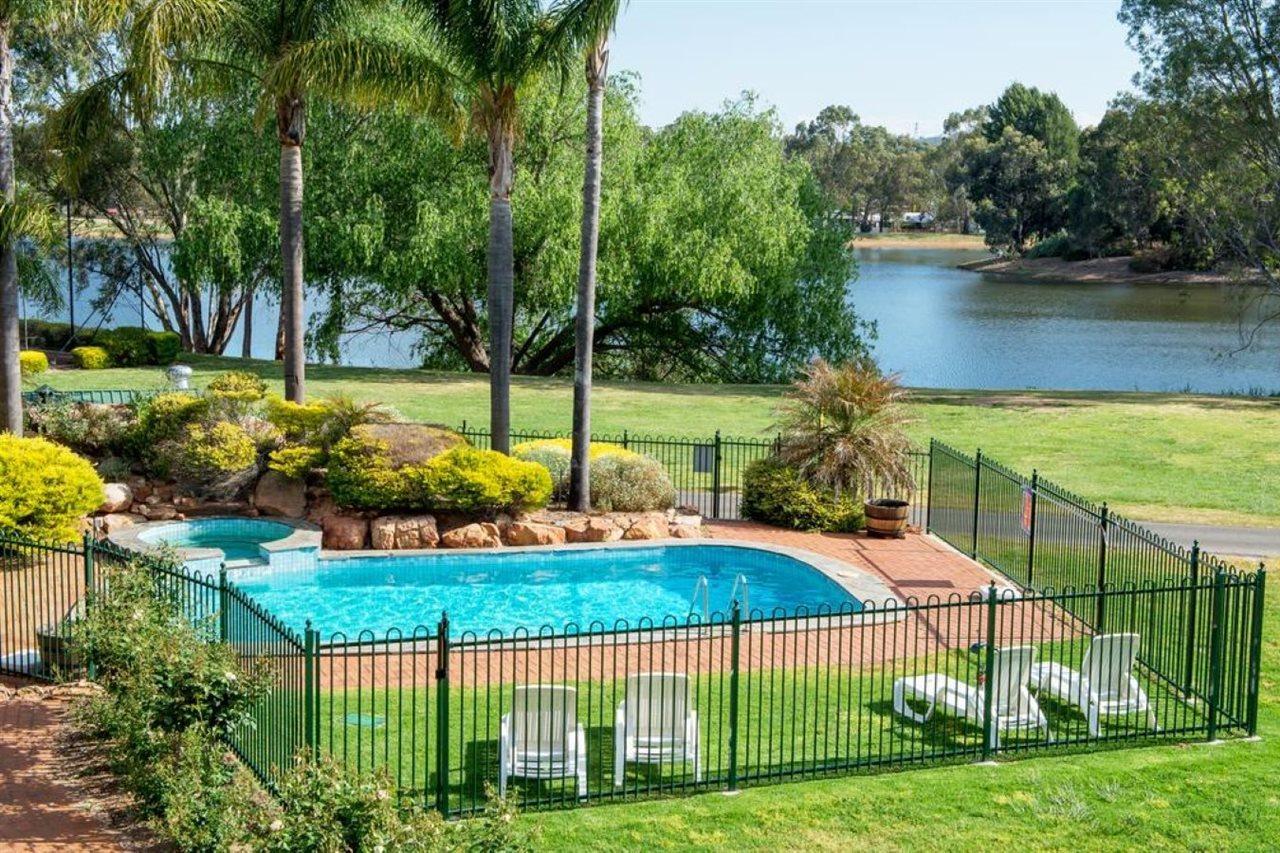 Clare Country Club Hotell Eksteriør bilde