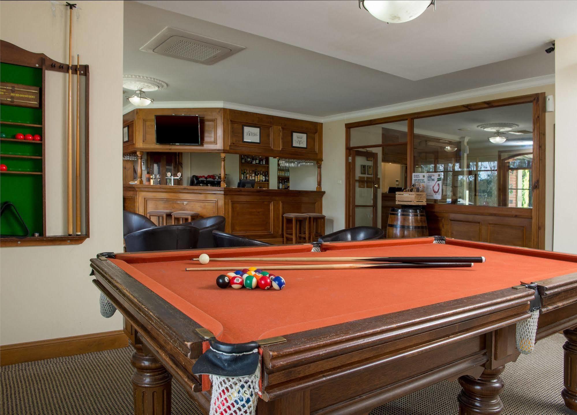 Clare Country Club Hotell Eksteriør bilde