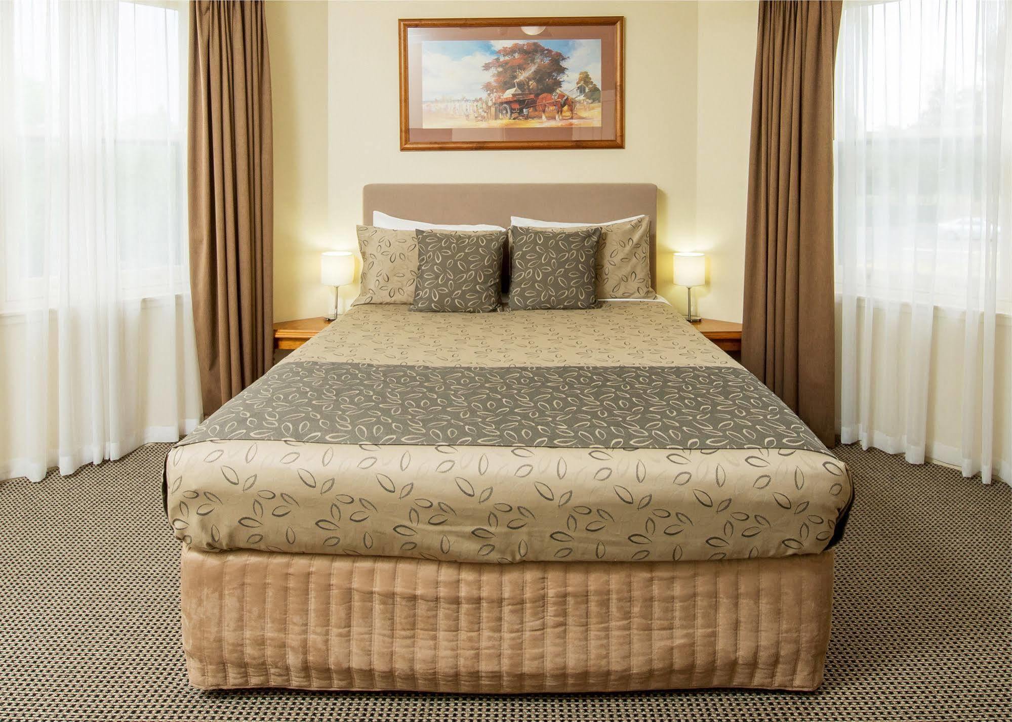 Clare Country Club Hotell Eksteriør bilde