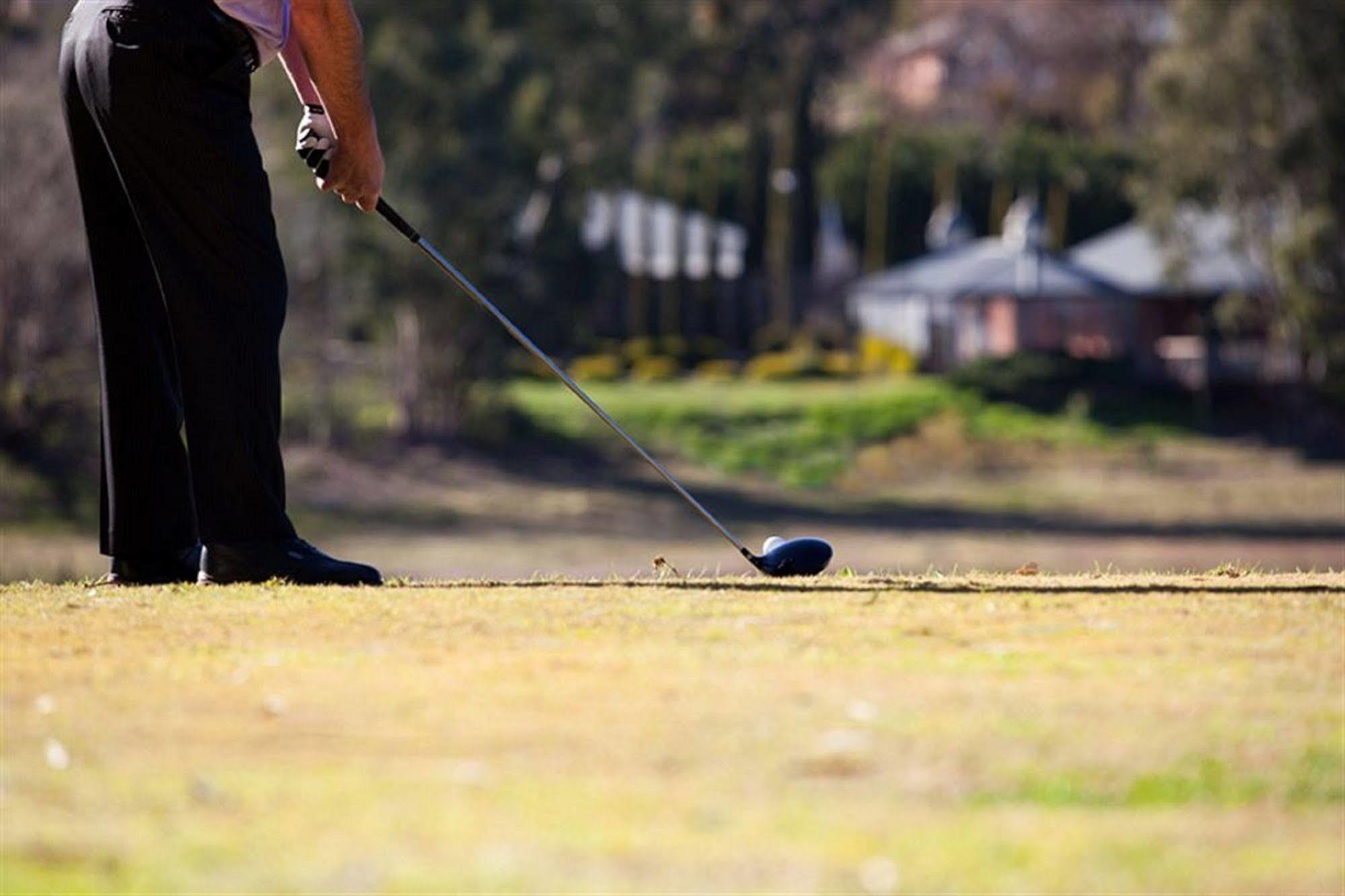 Clare Country Club Hotell Eksteriør bilde