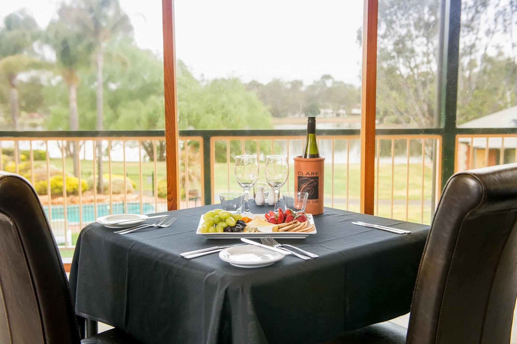 Clare Country Club Hotell Eksteriør bilde